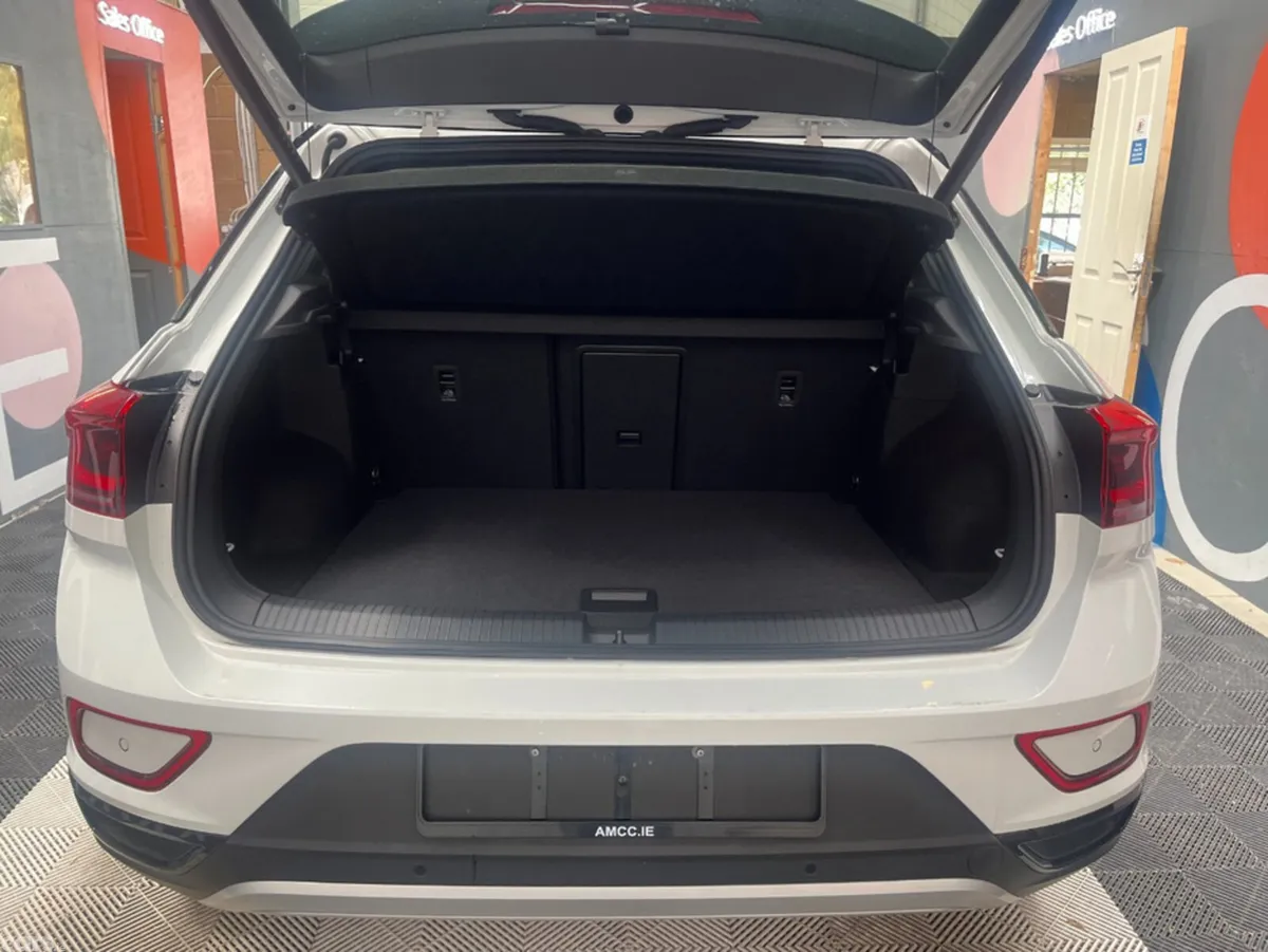 Volkswagen T-Roc SUV, Unknown, 2024, White