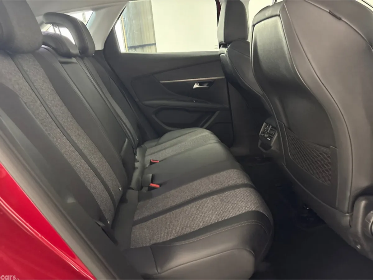 Peugeot 3008 Hatchback, Diesel, 2019, Red
