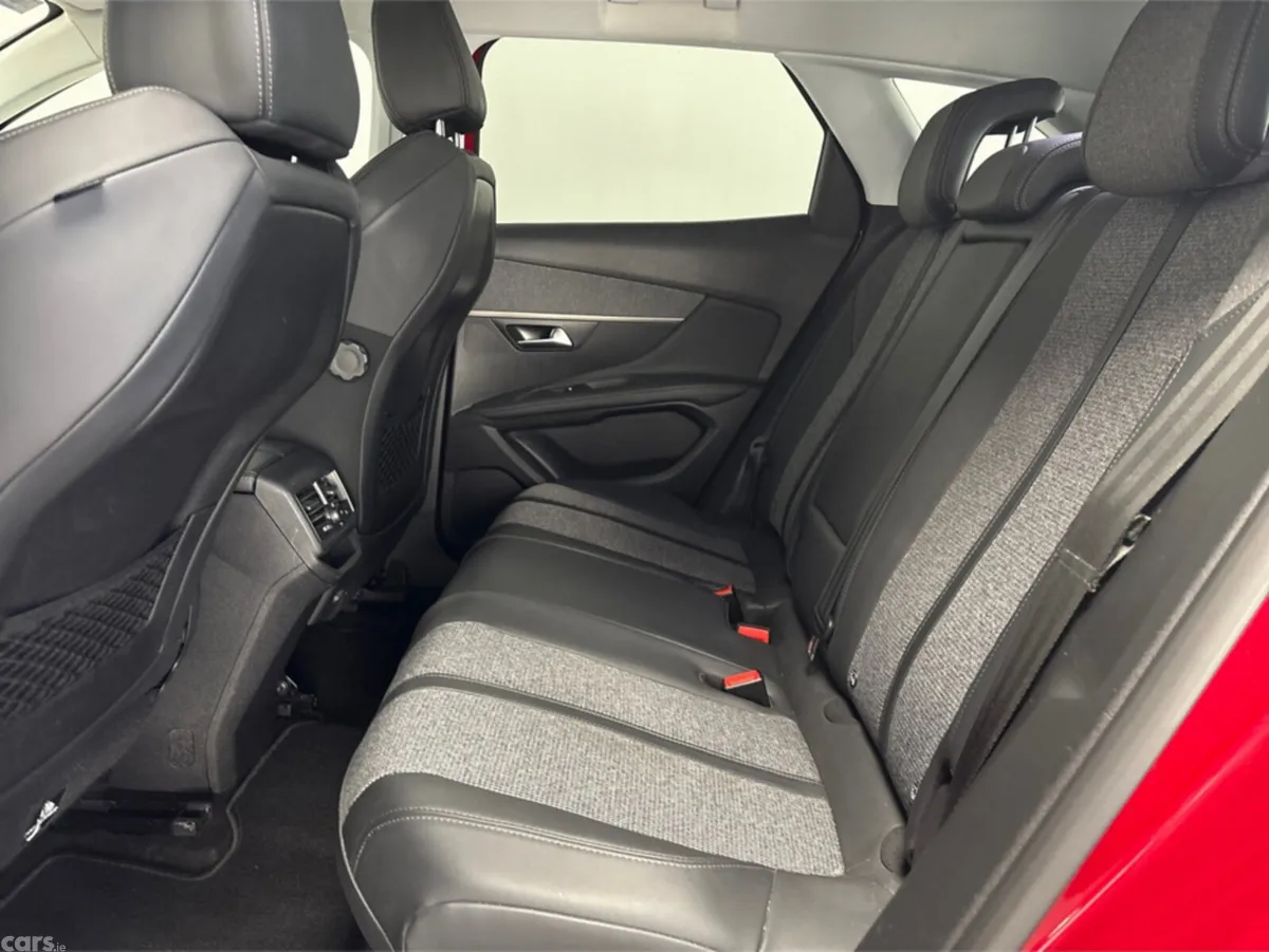 Peugeot 3008 Hatchback, Diesel, 2019, Red