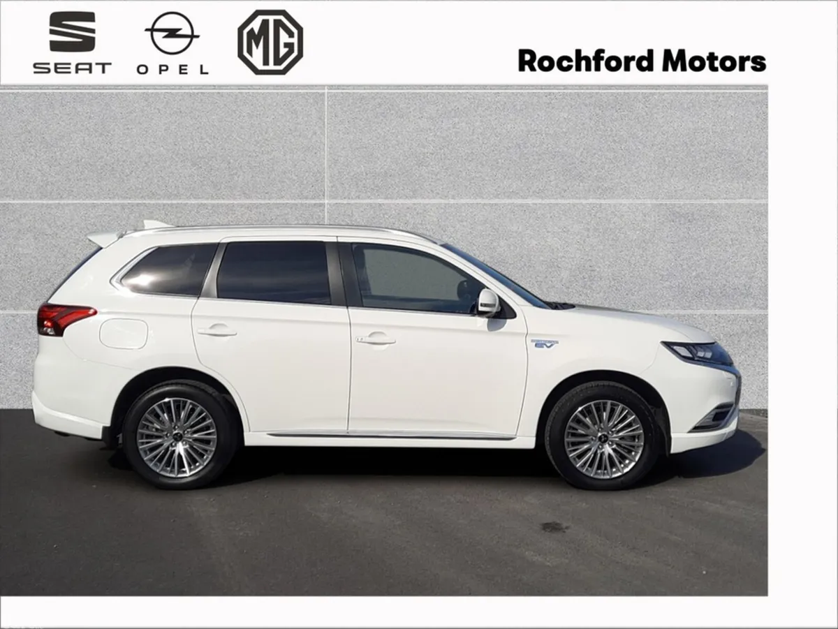 Mitsubishi Outlander Estate, Petrol Plug-in Hybrid, 2021, White