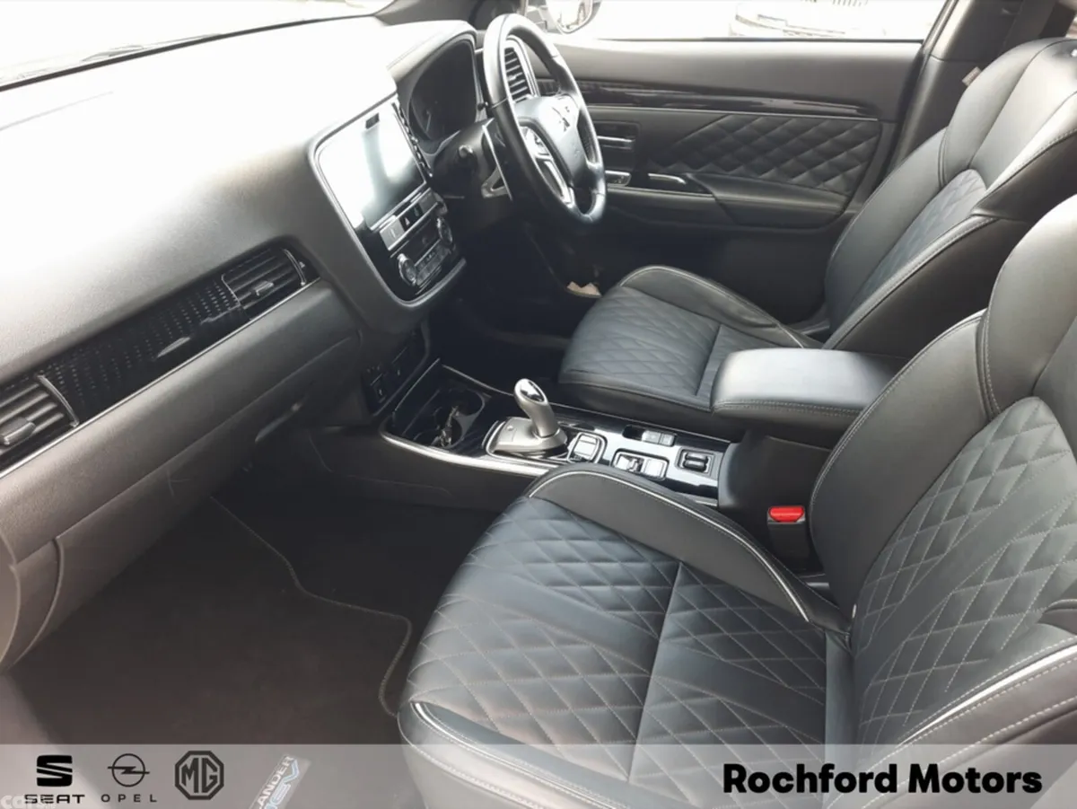 Mitsubishi Outlander Estate, Petrol Plug-in Hybrid, 2021, White