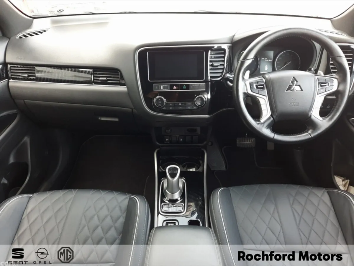 Mitsubishi Outlander Estate, Petrol Plug-in Hybrid, 2021, White