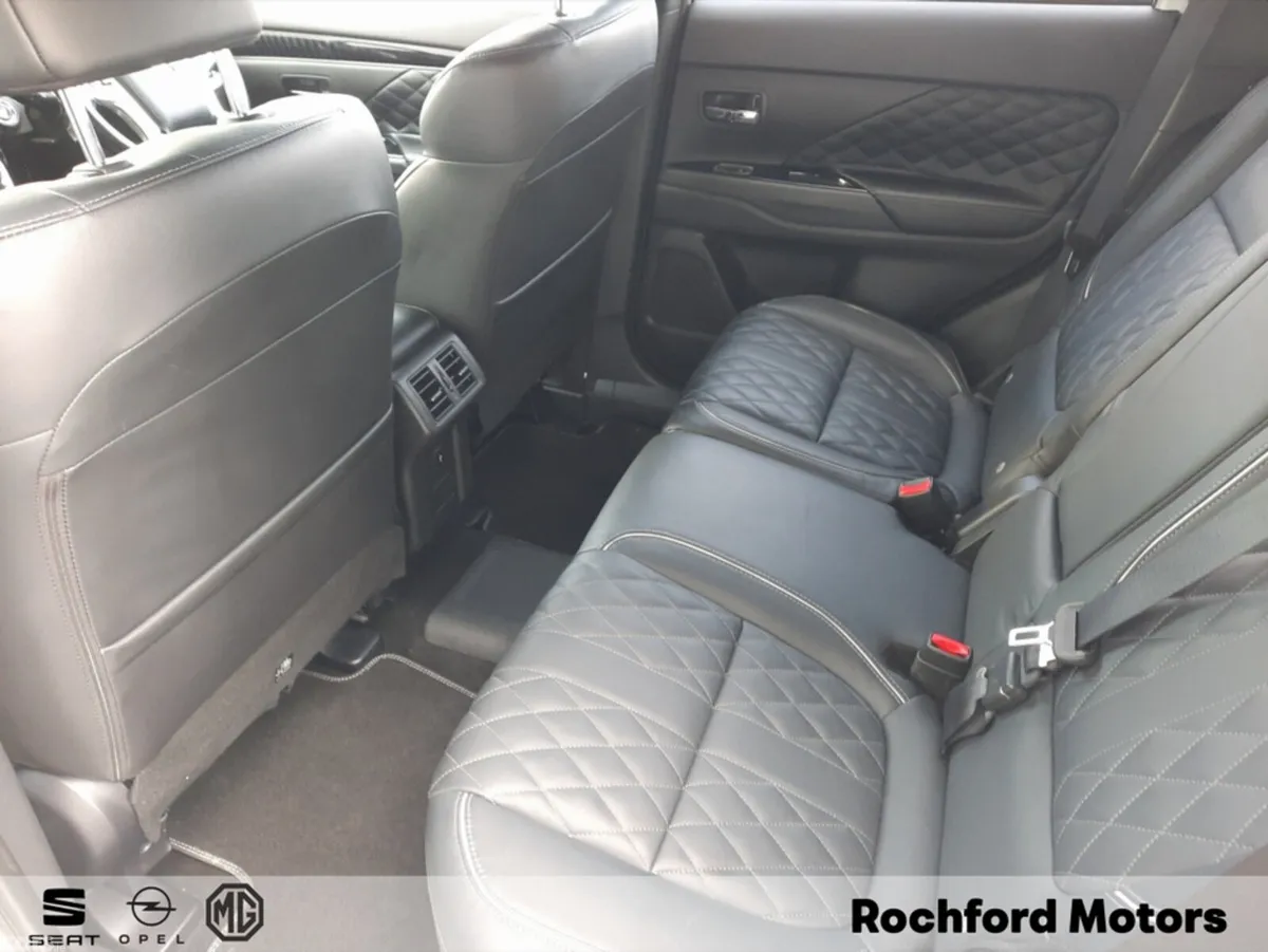 Mitsubishi Outlander Estate, Petrol Plug-in Hybrid, 2021, White