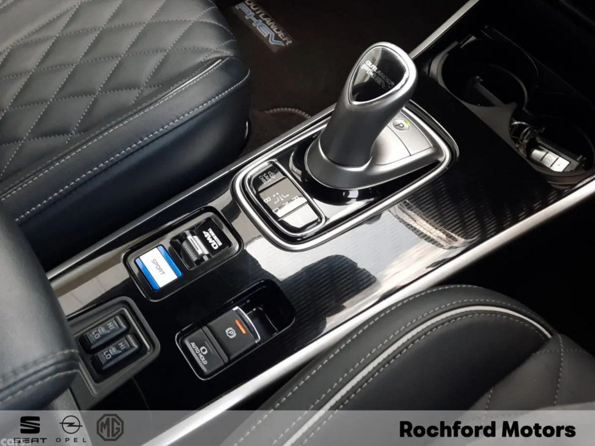 Mitsubishi Outlander Estate, Petrol Plug-in Hybrid, 2021, White