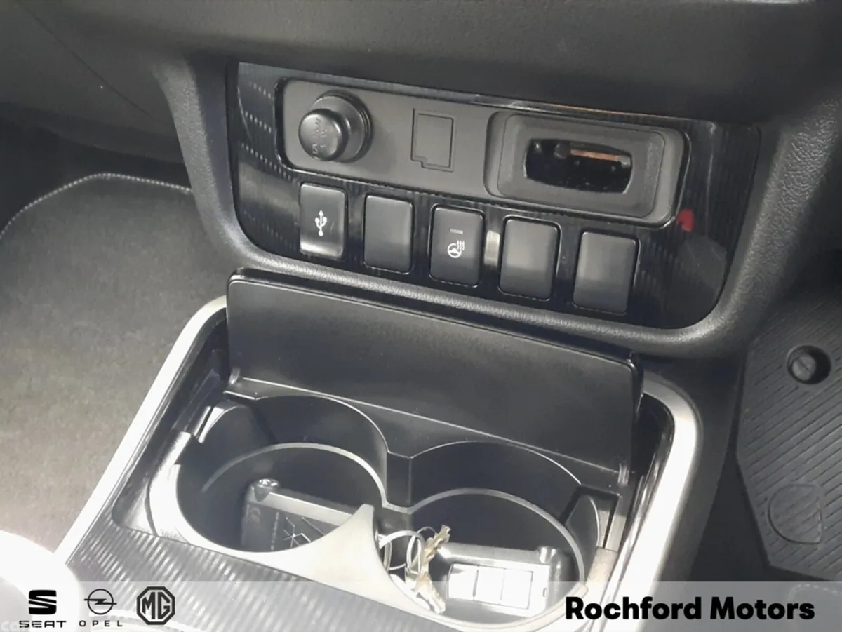 Mitsubishi Outlander Estate, Petrol Plug-in Hybrid, 2021, White