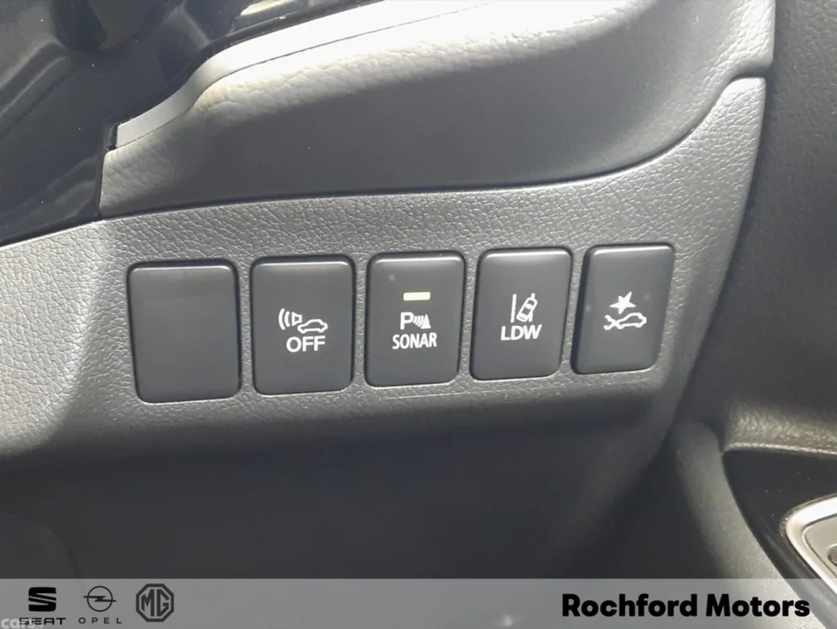 Mitsubishi Outlander Estate, Petrol Plug-in Hybrid, 2021, White
