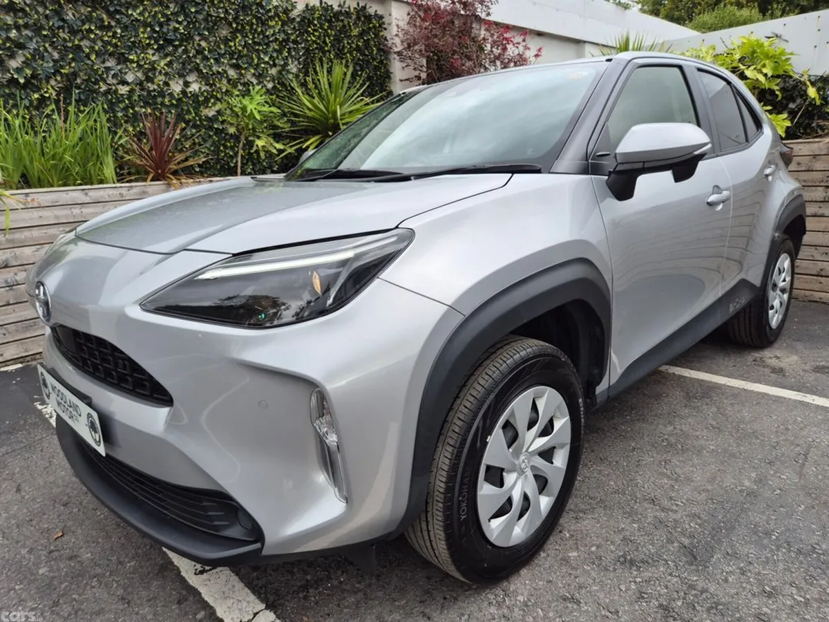 Toyota Yaris Cross SUV, Petrol Hybrid, 2022, Silver