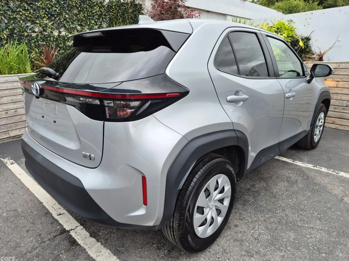 Toyota Yaris Cross SUV, Petrol Hybrid, 2022, Silver