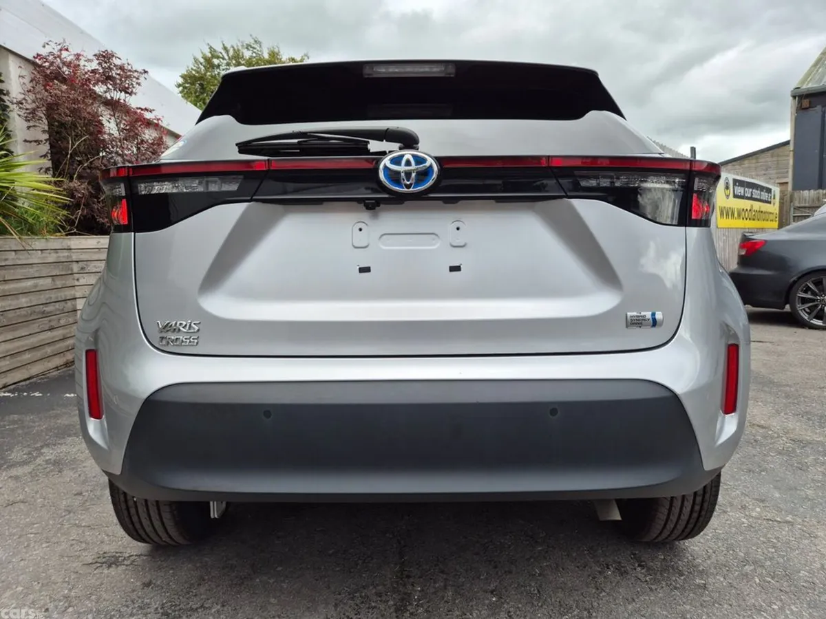 Toyota Yaris Cross SUV, Petrol Hybrid, 2022, Silver