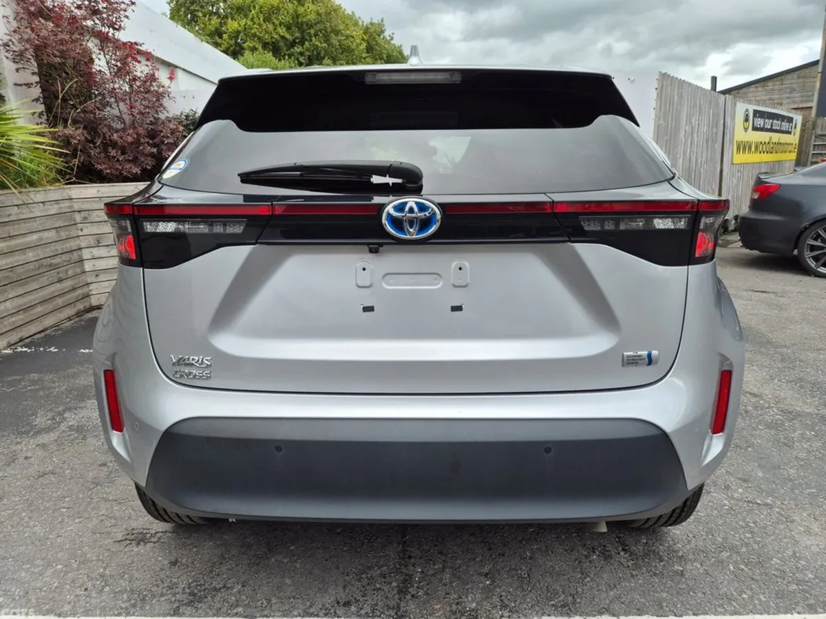Toyota Yaris Cross SUV, Petrol Hybrid, 2022, Silver