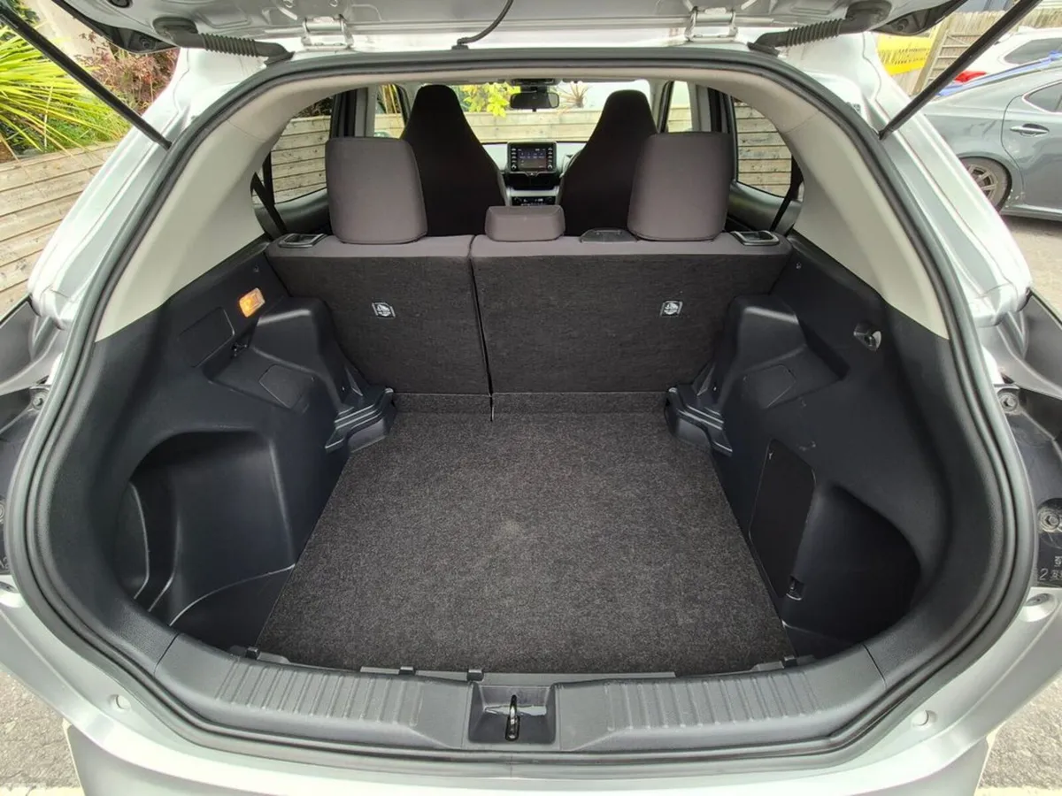 Toyota Yaris Cross SUV, Petrol Hybrid, 2022, Silver