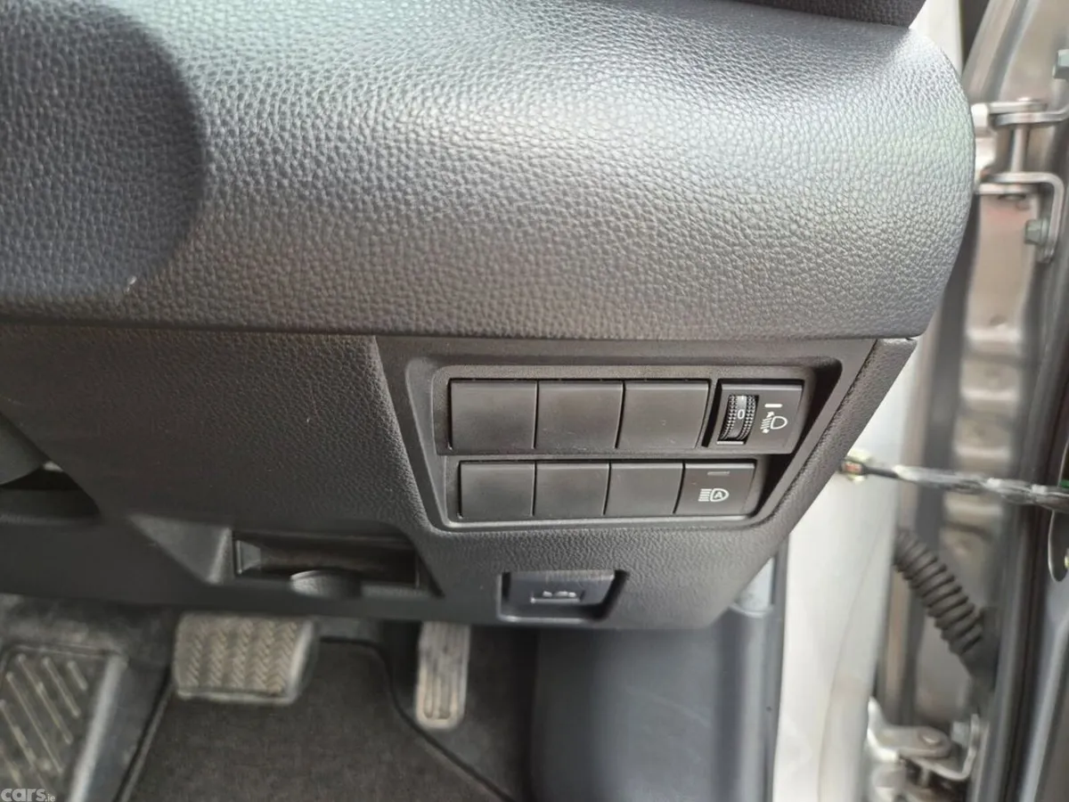 Toyota Yaris Cross SUV, Petrol Hybrid, 2022, Silver
