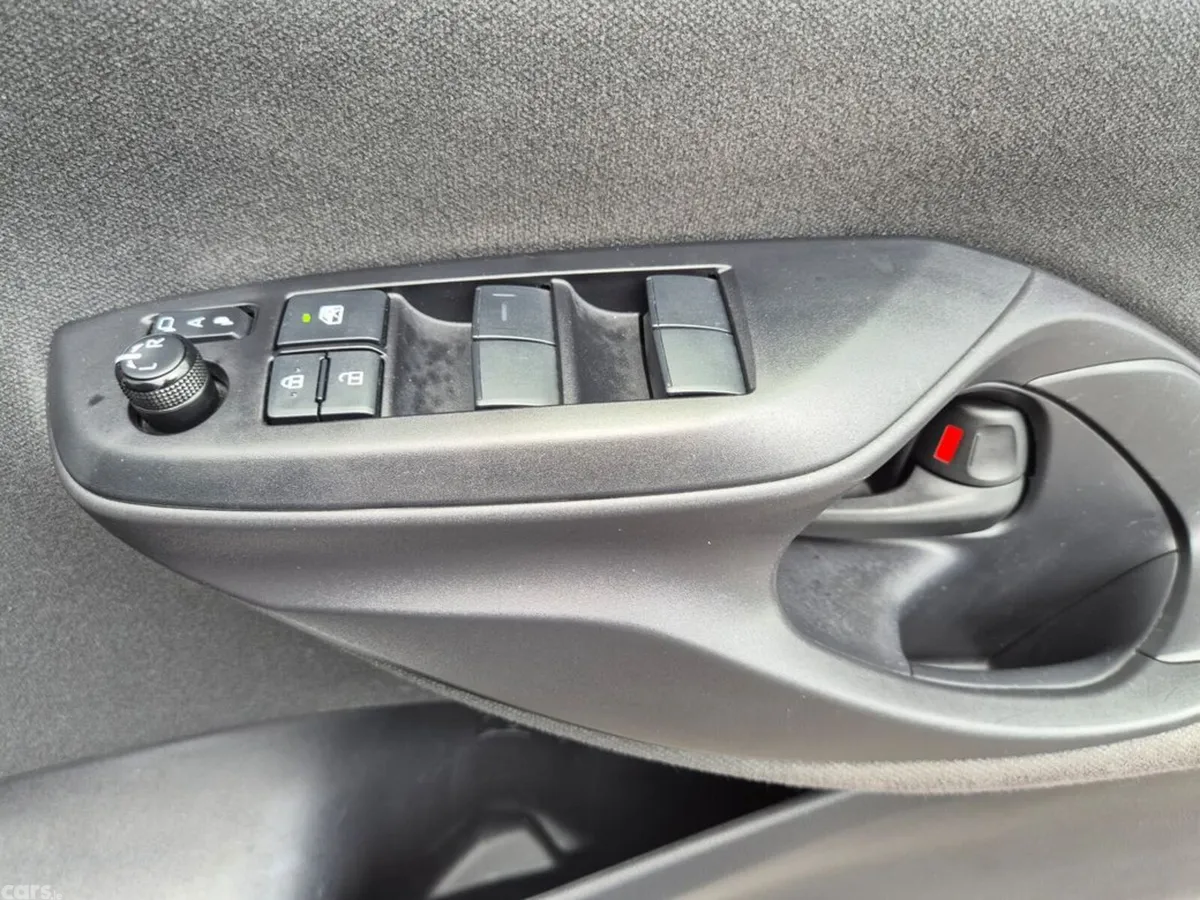 Toyota Yaris Cross SUV, Petrol Hybrid, 2022, Silver