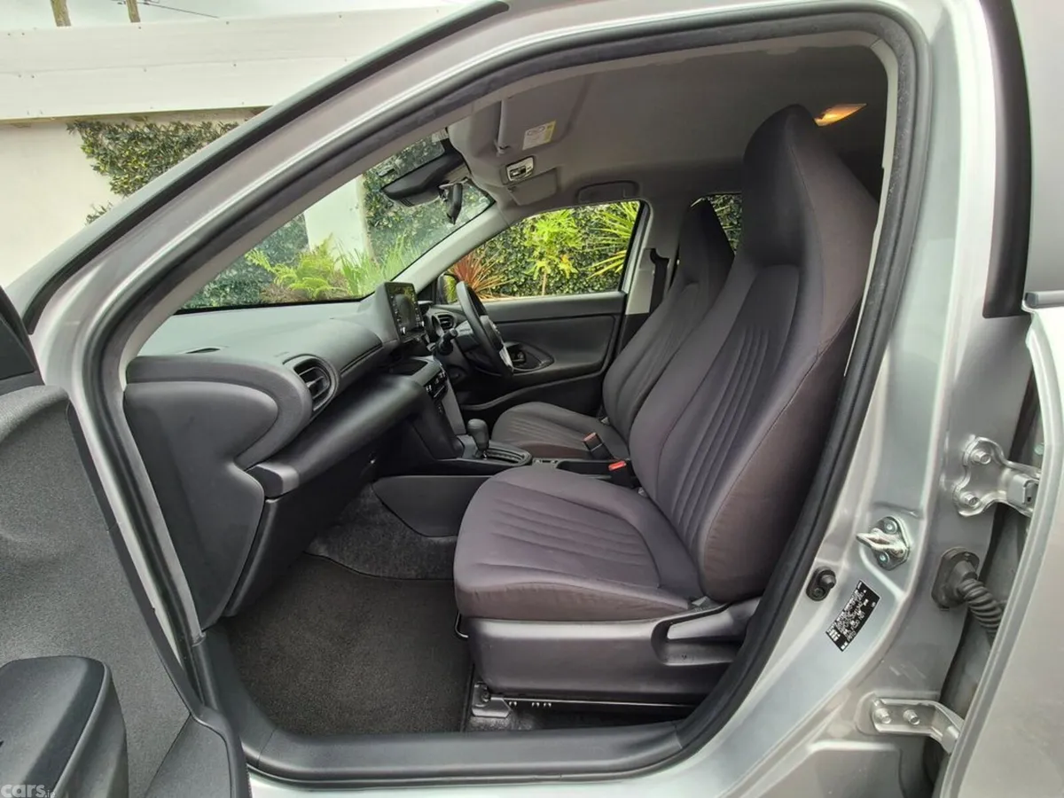 Toyota Yaris Cross SUV, Petrol Hybrid, 2022, Silver