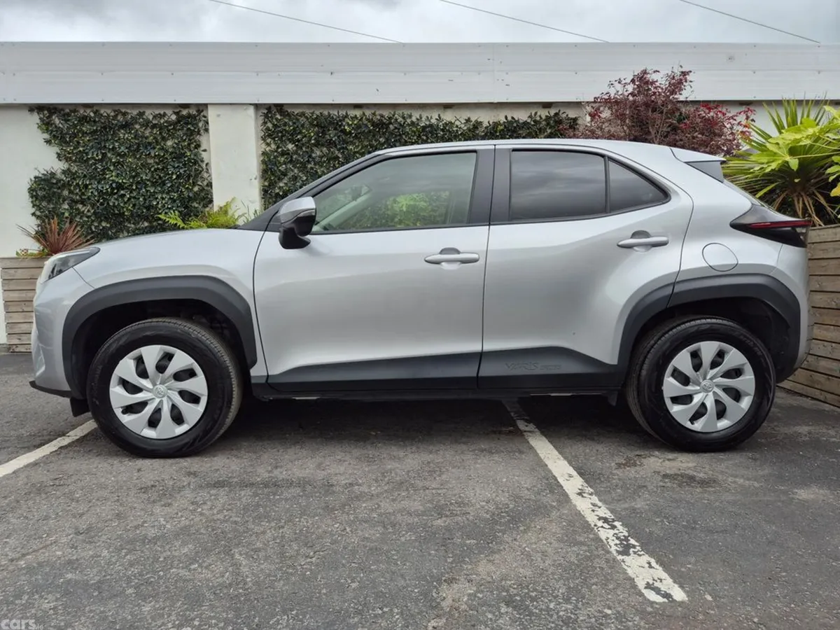 Toyota Yaris Cross SUV, Petrol Hybrid, 2022, Silver