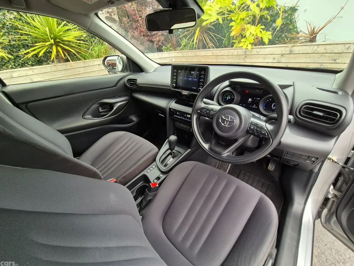 Toyota Yaris Cross SUV, Petrol Hybrid, 2022, Silver