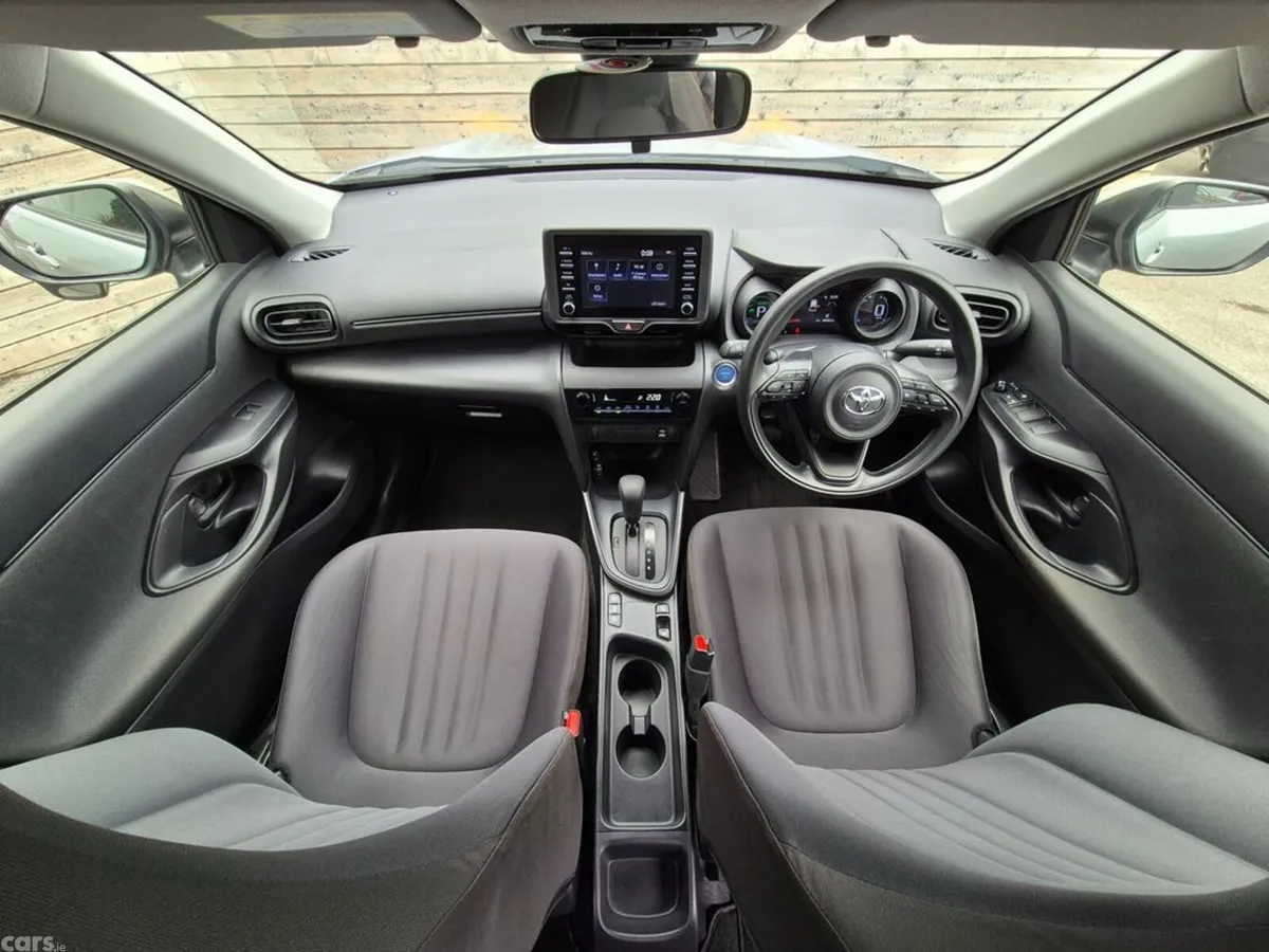 Toyota Yaris Cross SUV, Petrol Hybrid, 2022, Silver