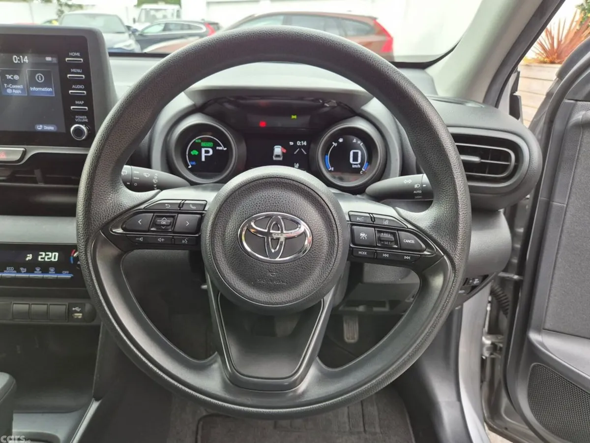 Toyota Yaris Cross SUV, Petrol Hybrid, 2022, Silver