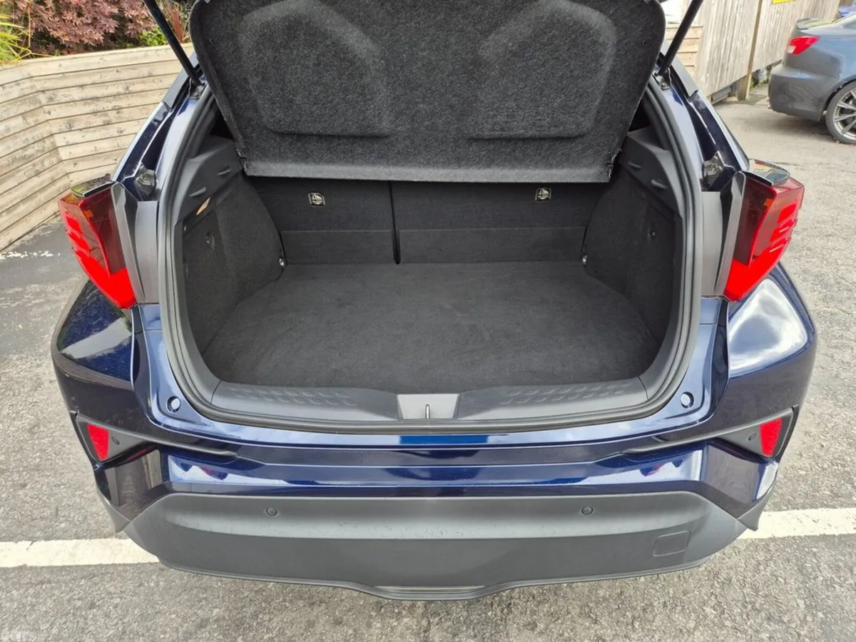 Toyota C-HR SUV, Petrol Hybrid, 2021, Blue