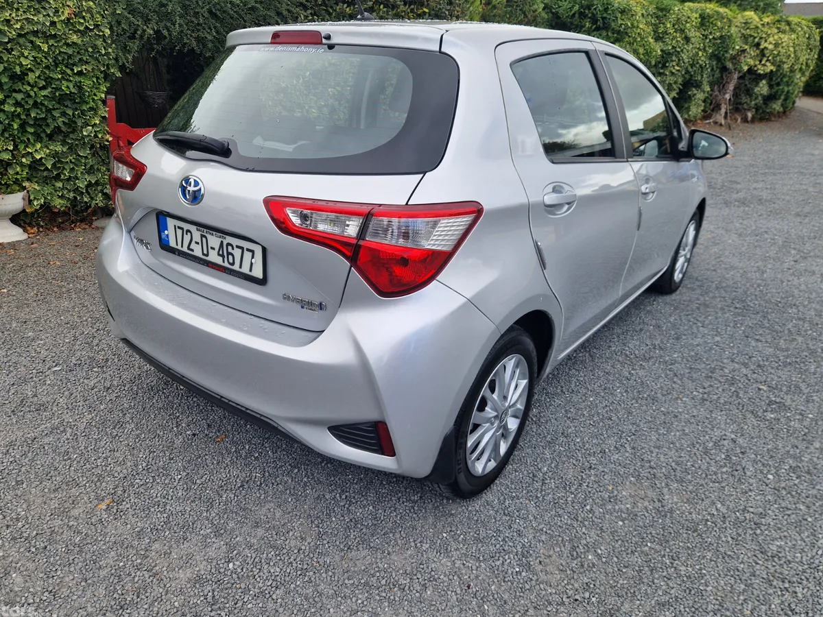 Toyota Yaris Hatchback, Petrol Hybrid, 2017, Grey
