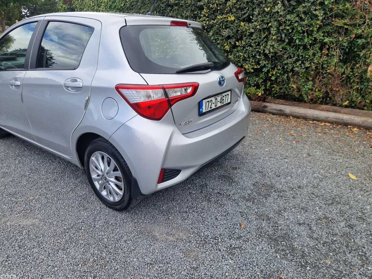 Toyota Yaris Hatchback, Petrol Hybrid, 2017, Grey