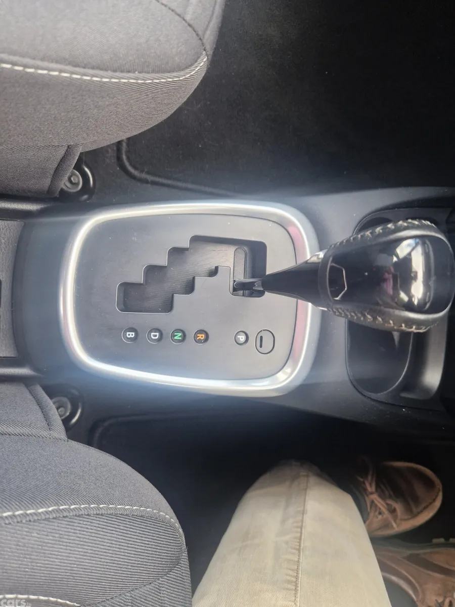 Toyota Yaris Hatchback, Petrol Hybrid, 2017, Grey