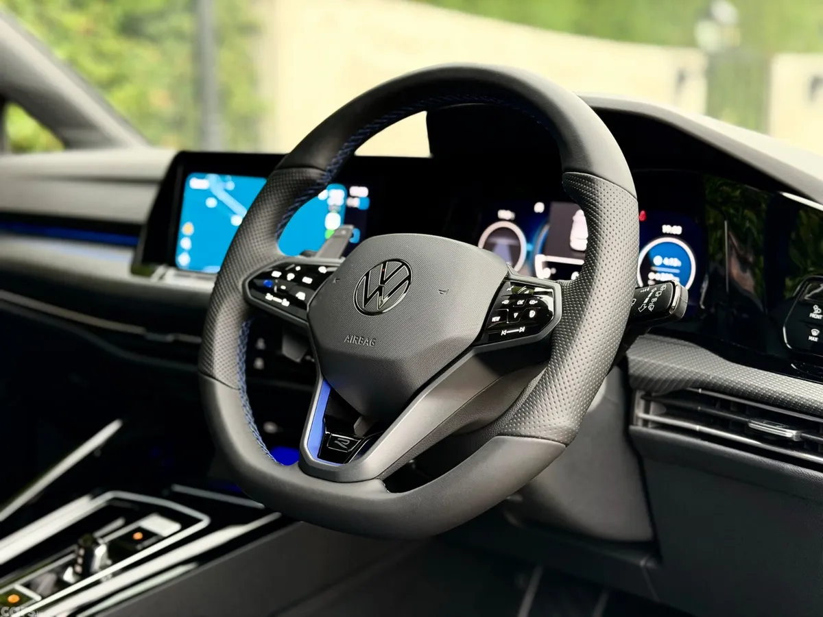 Volkswagen Golf Estate, Petrol, 2023, White