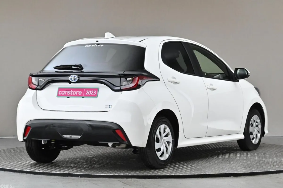 Toyota Yaris Hatchback, Petrol Hybrid, 2023, White