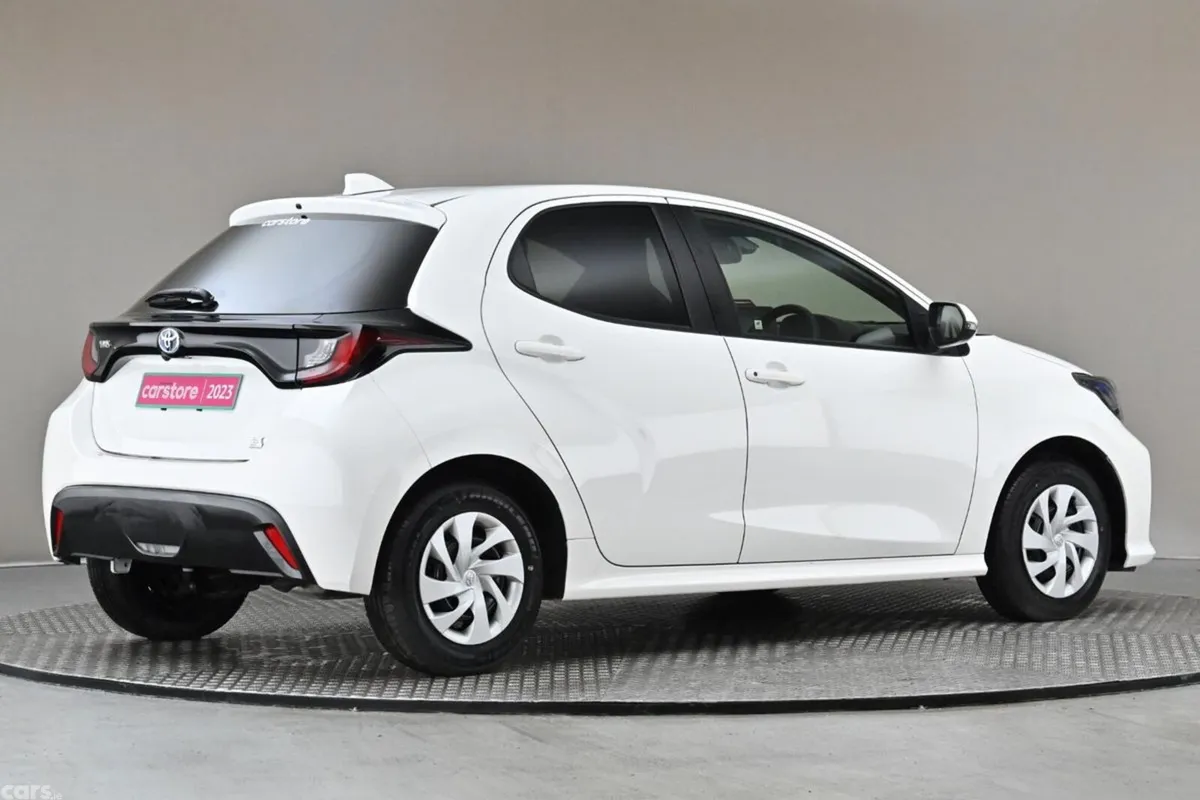 Toyota Yaris Hatchback, Petrol Hybrid, 2023, White