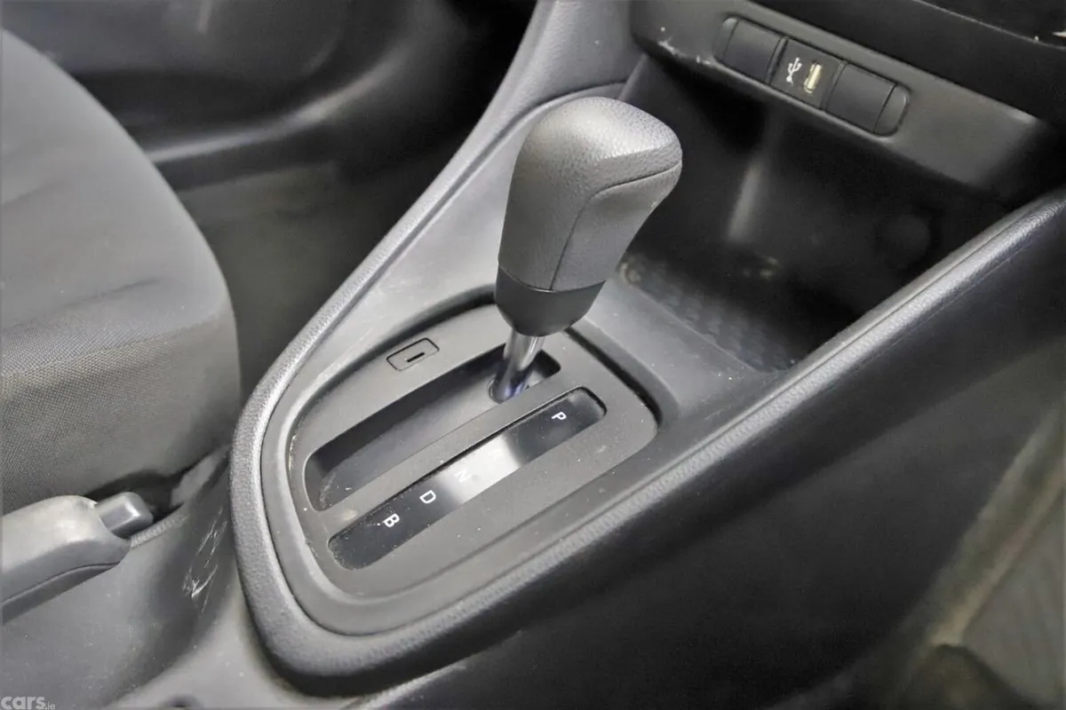 Toyota Yaris Hatchback, Petrol Hybrid, 2023, White