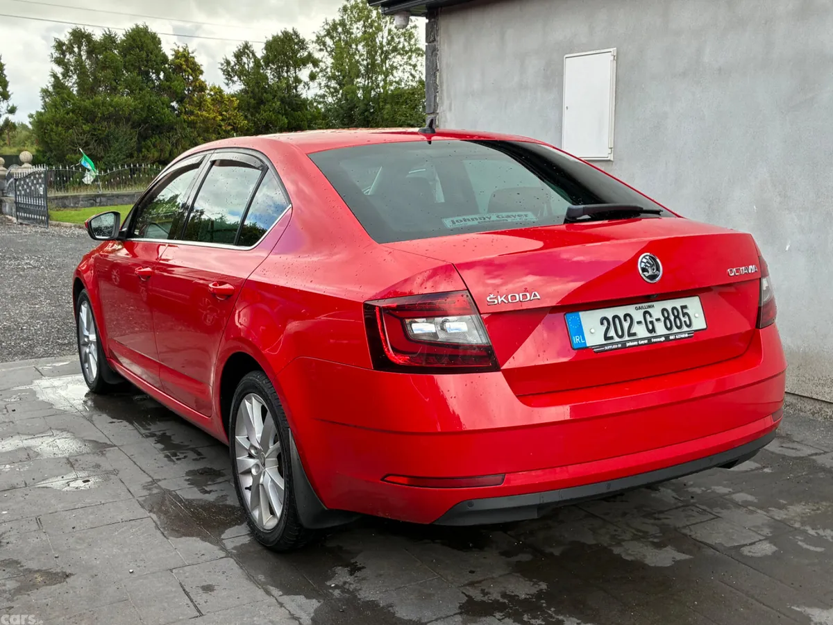 Skoda Octavia Saloon, Diesel, 2020, Red