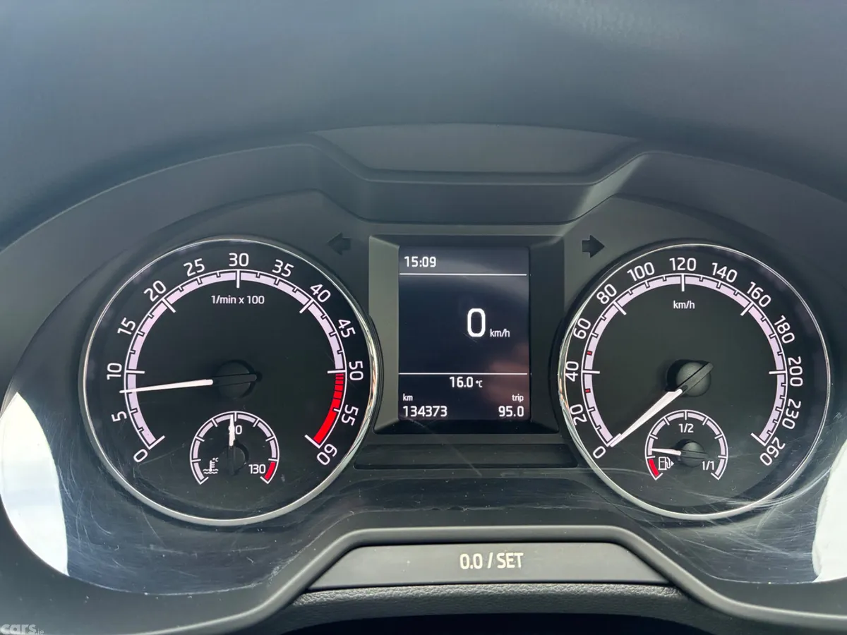 Skoda Octavia Saloon, Diesel, 2020, Red