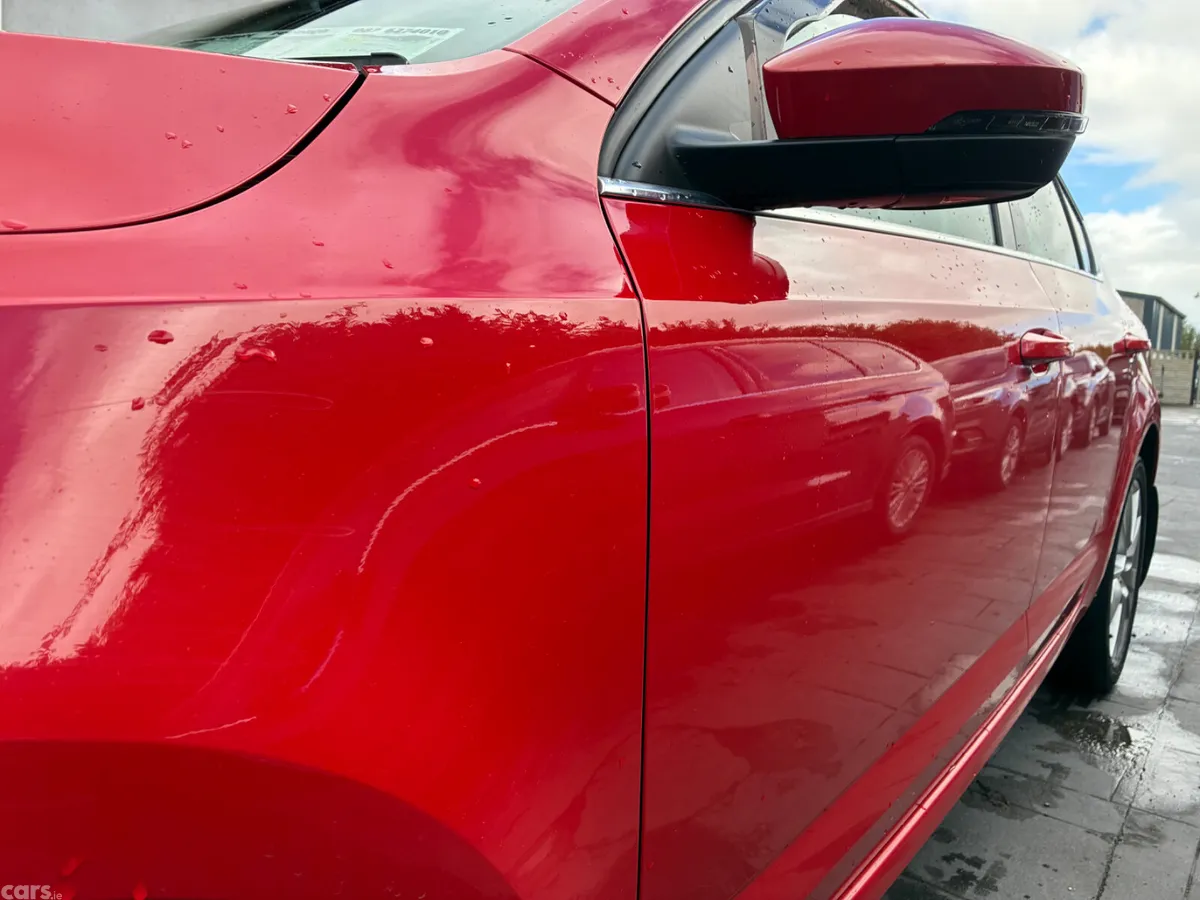 Skoda Octavia Saloon, Diesel, 2020, Red