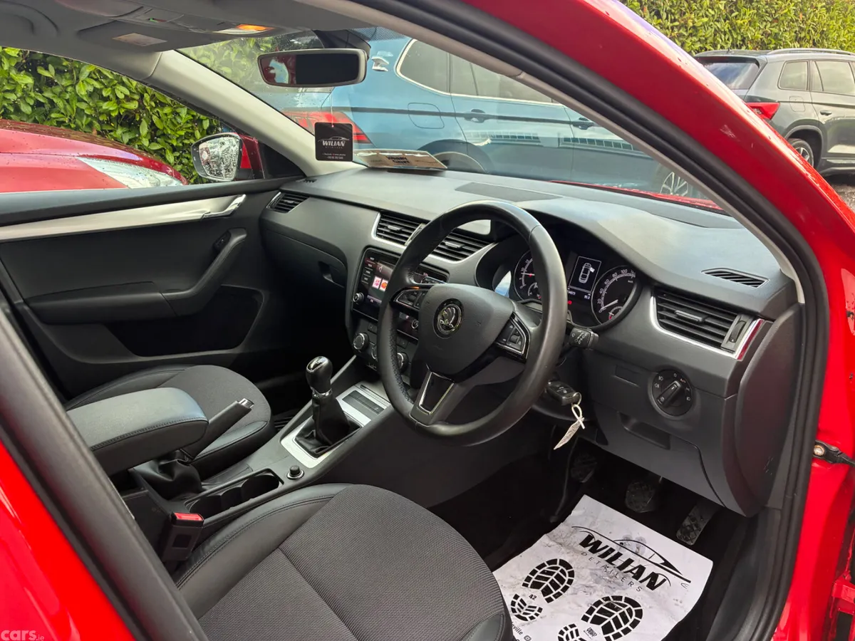 Skoda Octavia Saloon, Diesel, 2020, Red