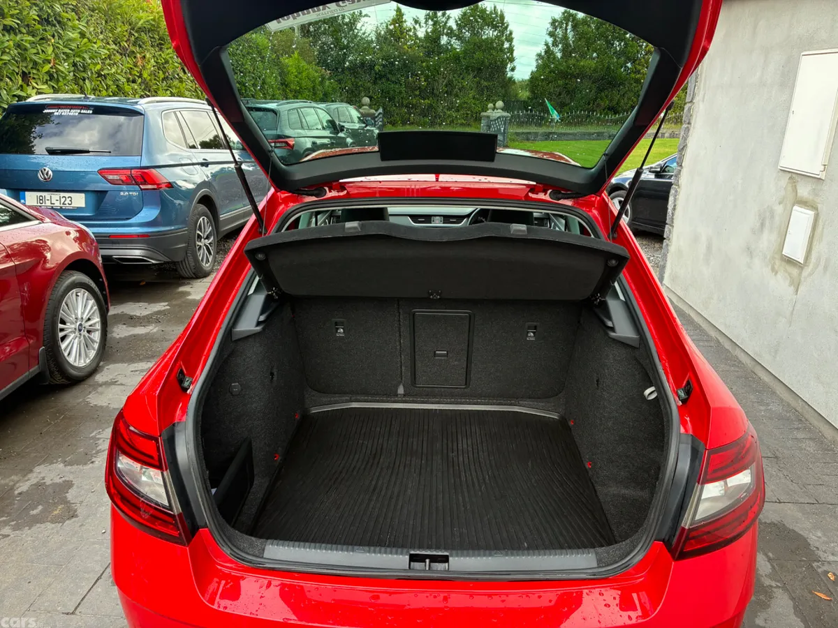 Skoda Octavia Saloon, Diesel, 2020, Red