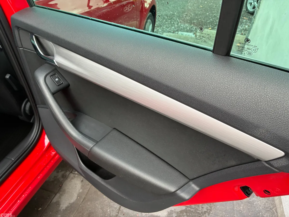 Skoda Octavia Saloon, Diesel, 2020, Red