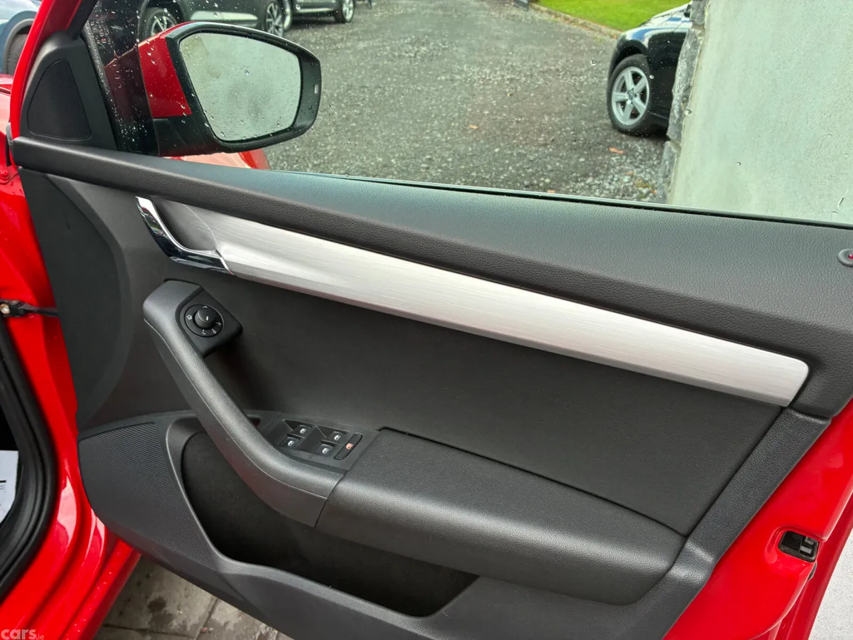 Skoda Octavia Saloon, Diesel, 2020, Red
