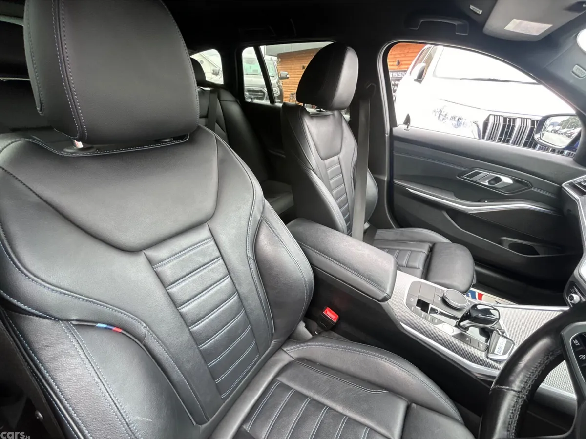 BMW 3-Series Estate/Jeep, Diesel, 2021, Blue