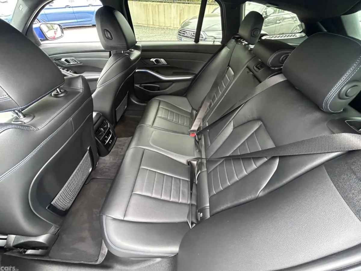 BMW 3-Series Estate/Jeep, Diesel, 2021, Blue