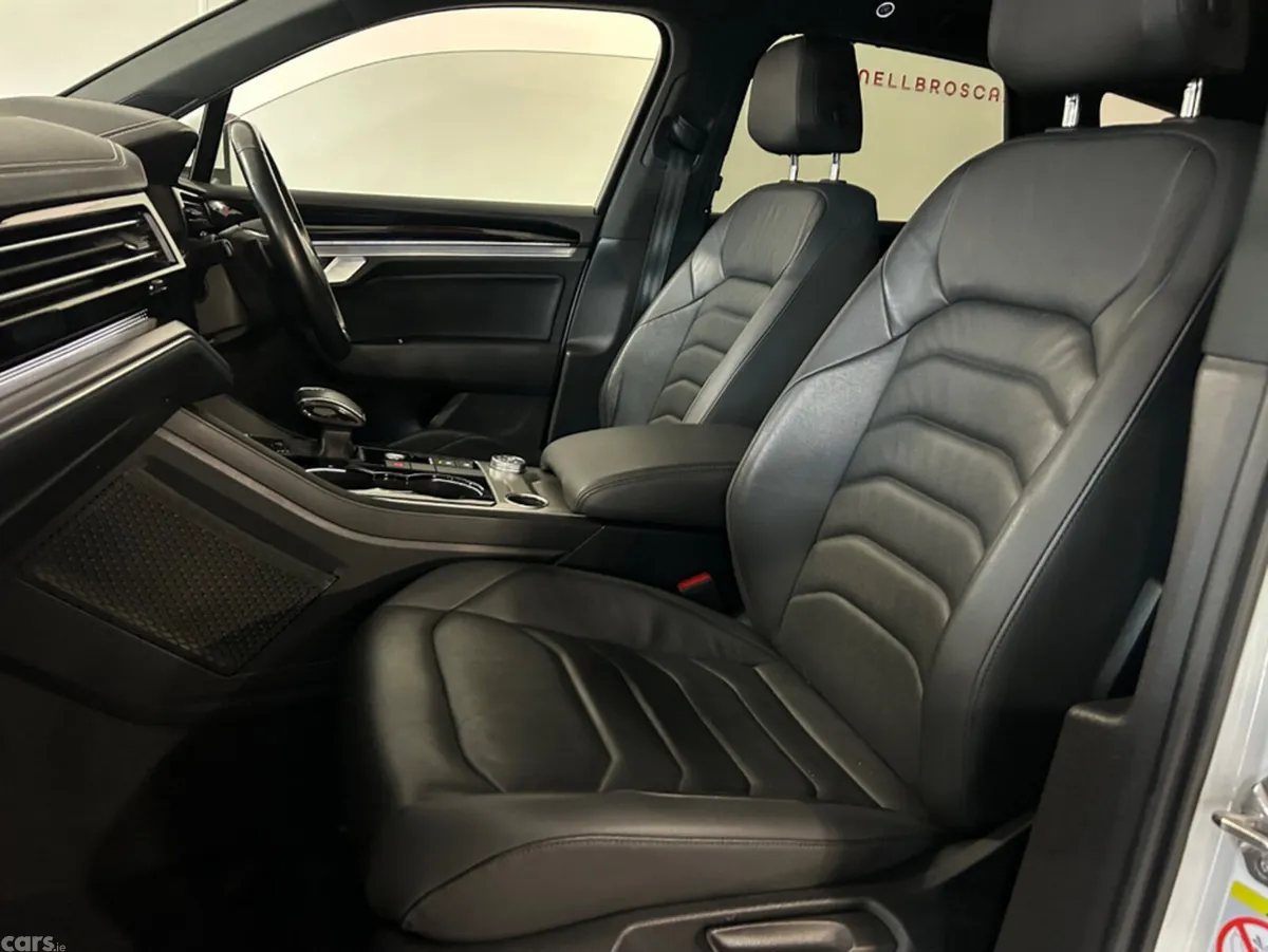Volkswagen Touareg SUV, Diesel, 2019, White