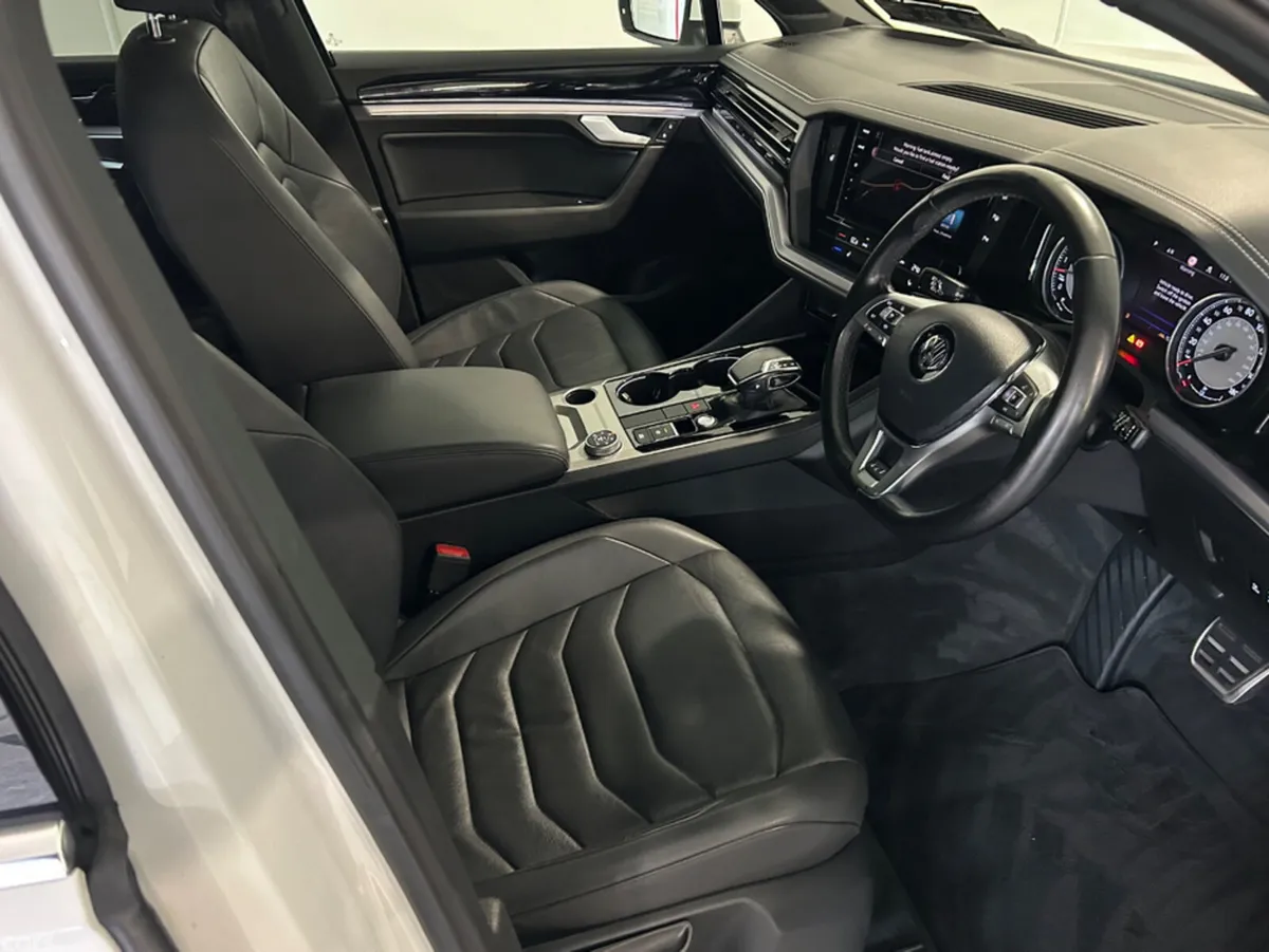 Volkswagen Touareg SUV, Diesel, 2019, White