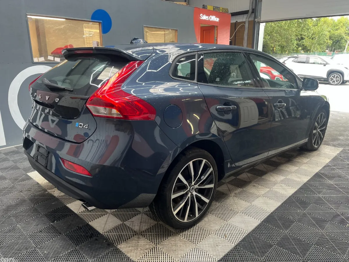 Volvo V40 Estate, Diesel, 2017, Grey
