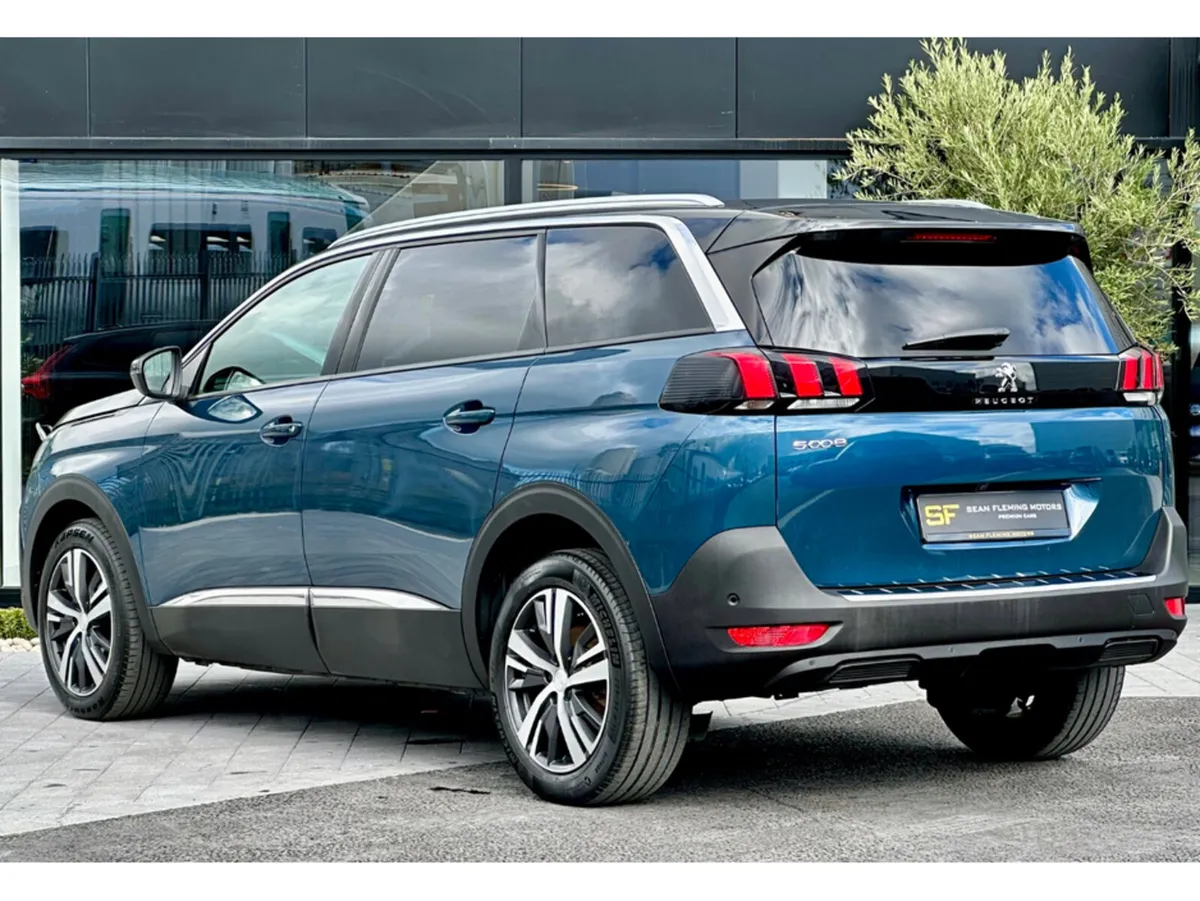 Peugeot 5008 MPV, Diesel, 2024, Blue