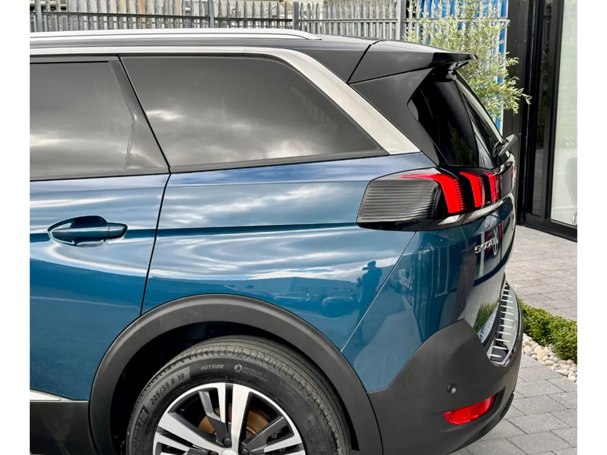 Peugeot 5008 MPV, Diesel, 2024, Blue