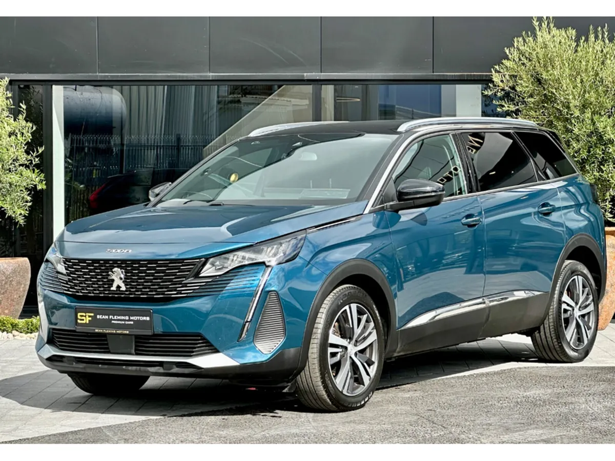Peugeot 5008 MPV, Diesel, 2024, Blue