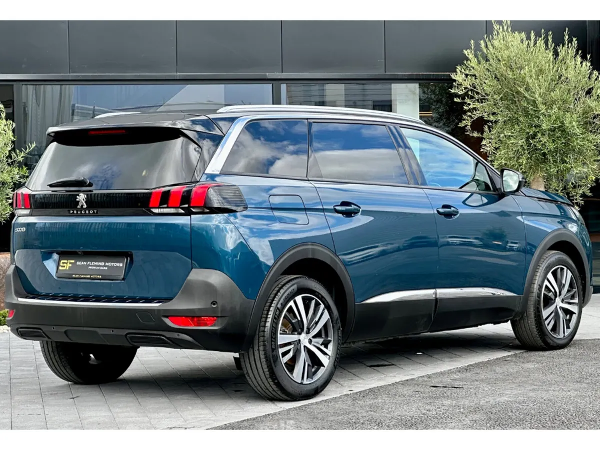 Peugeot 5008 MPV, Diesel, 2024, Blue