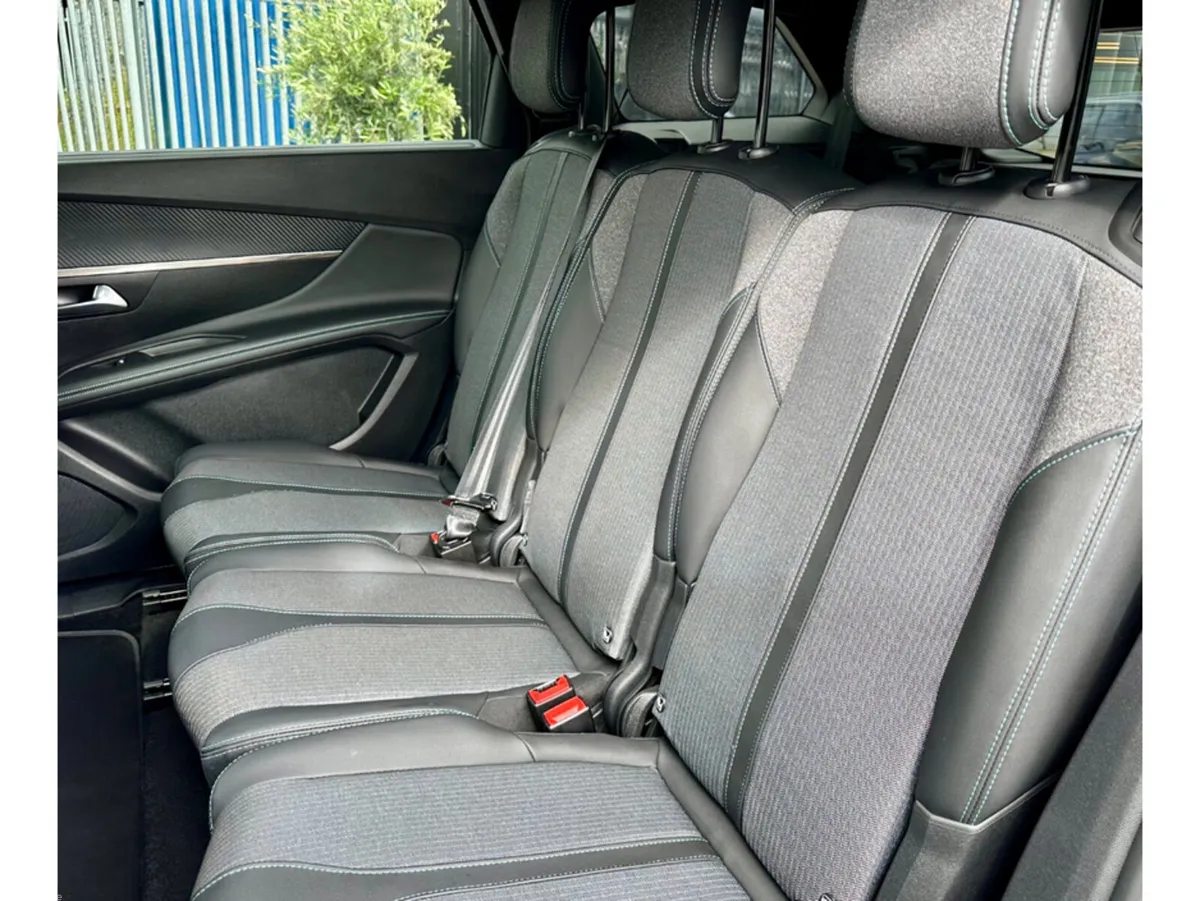 Peugeot 5008 MPV, Diesel, 2024, Blue