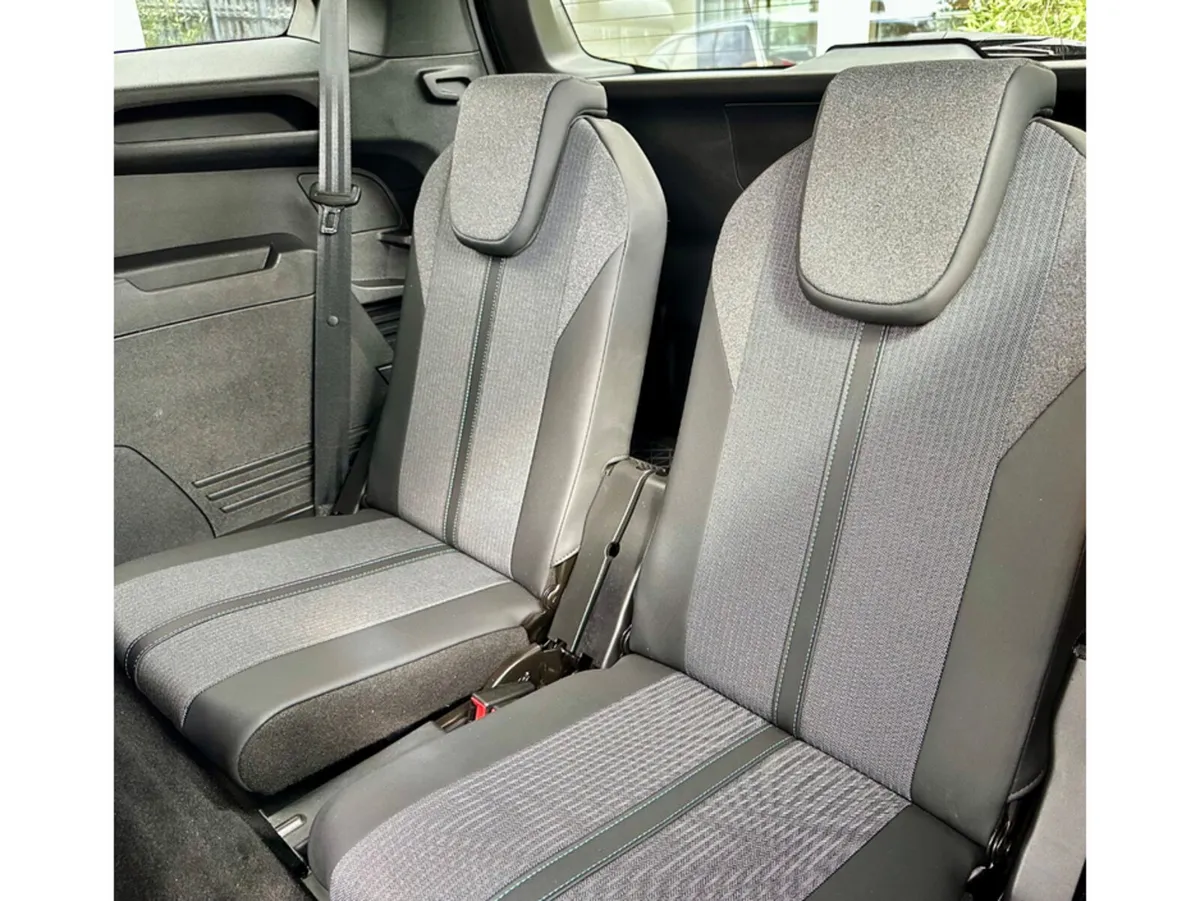 Peugeot 5008 MPV, Diesel, 2024, Blue