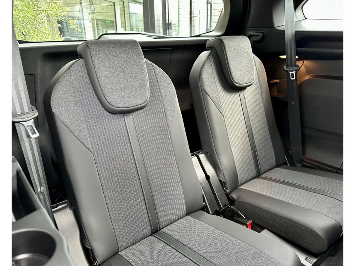 Peugeot 5008 MPV, Diesel, 2024, Blue