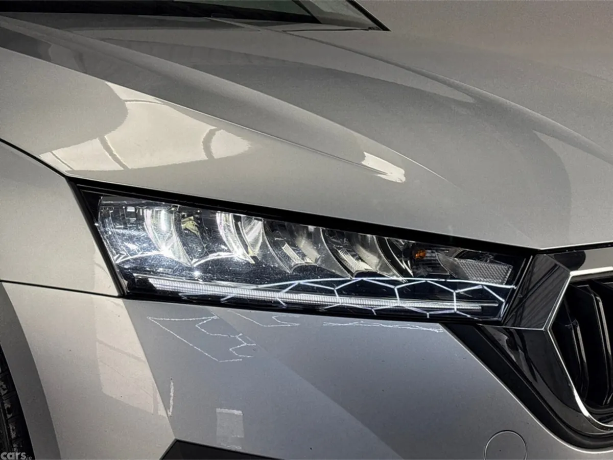 Skoda Octavia Saloon, Diesel, 2022, Grey